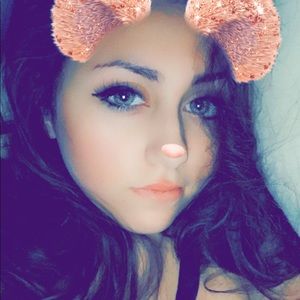 Meet your Posher, Emilee